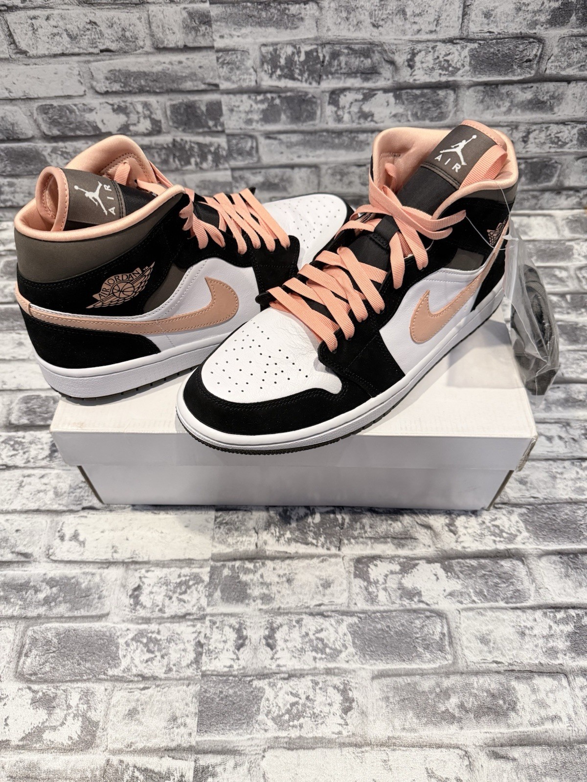 Air Jordan One Mid SE 10.5m/12w Brand New In Box White/Apricot Agate-Black