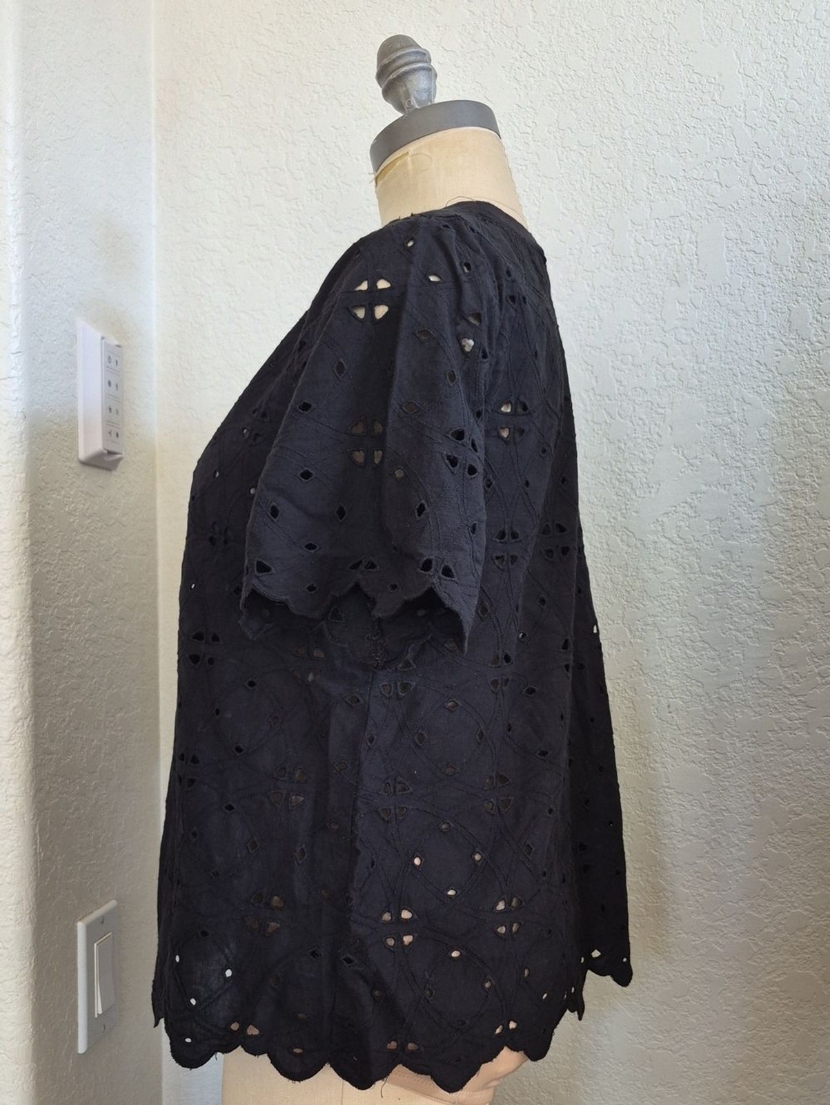 Who What Wear -Cut Out Design 100% Cotton Top Sz Medium