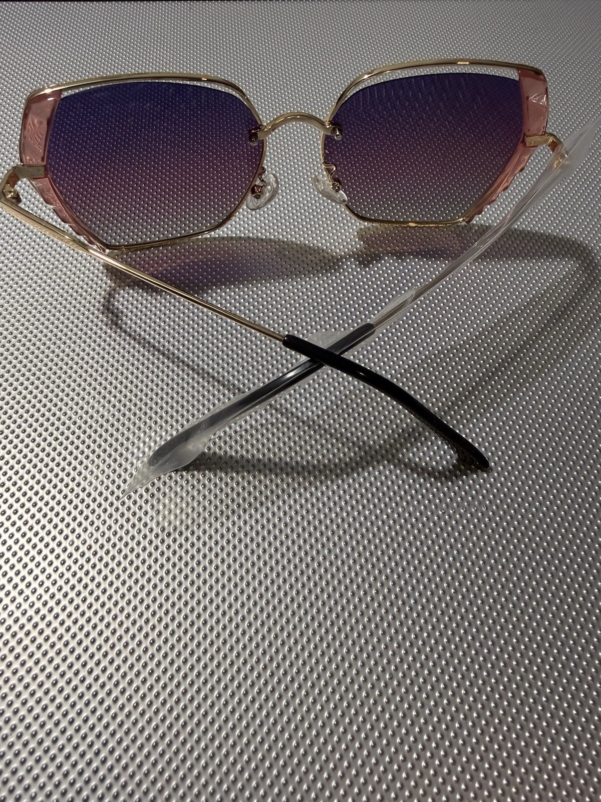 Women’s Oversized Sunglasses Gold Metal Frame Purple Gradient Tinted Lenses B1