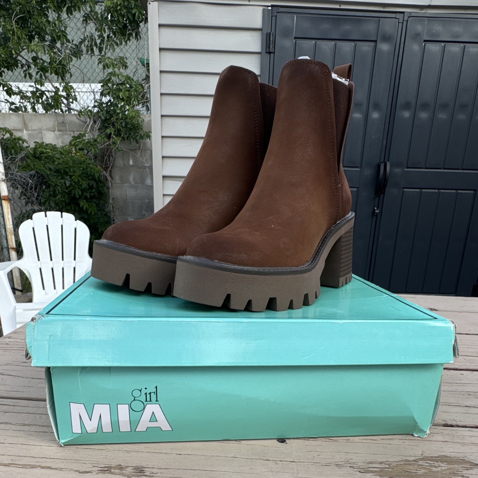MIA Girl Chelsea Ankle Boots Brown Lug Sole Pull-On Round Toe 6.5 M
