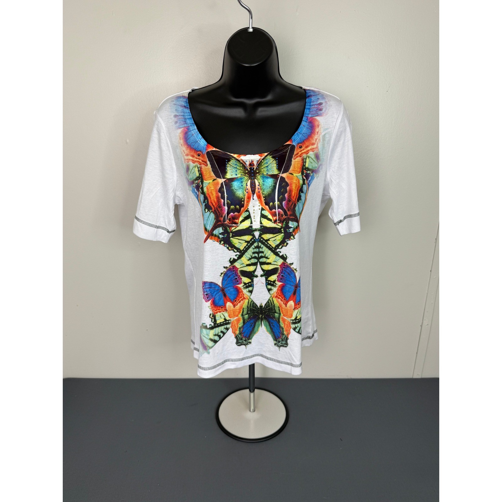 Energe World Wear Top Womens PL White Butterfly Graphic Print Scoop Short Sl