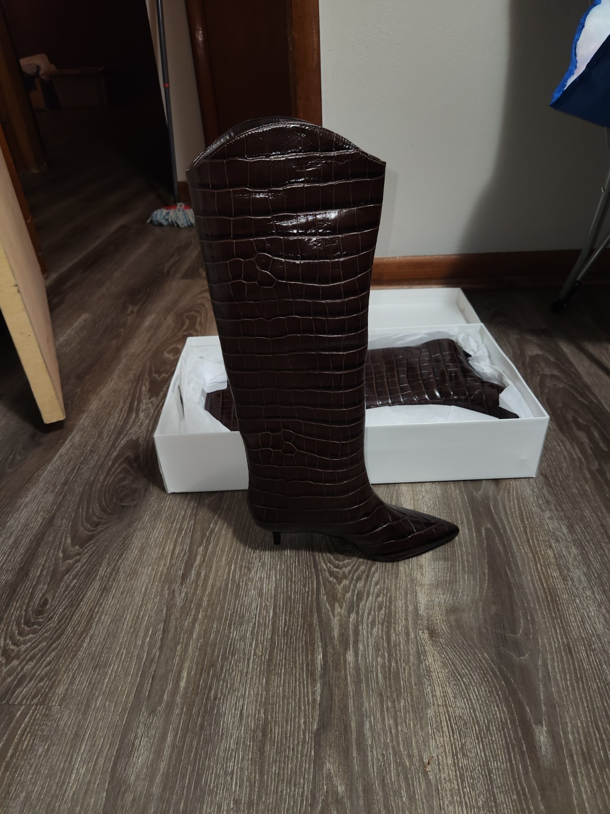 Schutz Women’s Size 8B Maryana Croc Embossed Leather Knee Boots Dark Chocolate