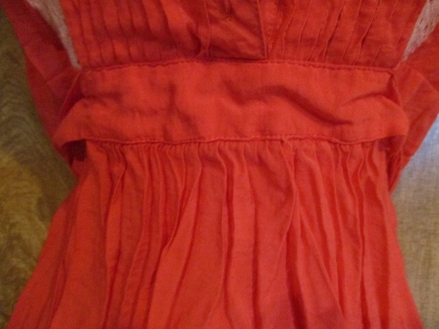 MINE Red Ruffled Blouse w/Tie Back,2 Buttons,& Zipper 60%Cotton 40% Polyester LG