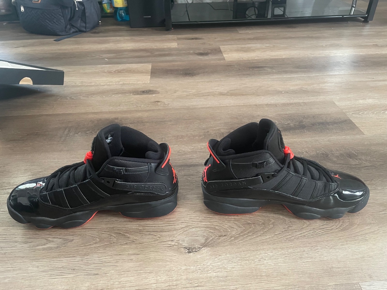 JORDAN 6 RINGS BLK/RED 9.5