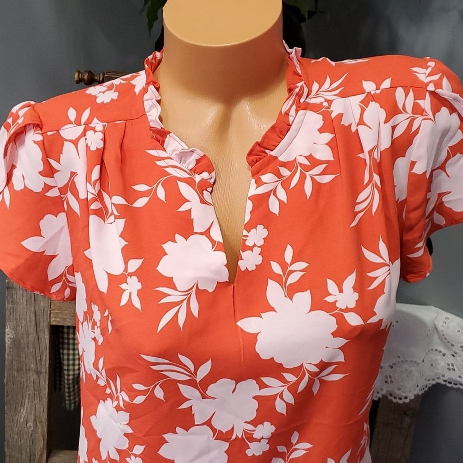 41 Hawthorn floral ruffle top S EUC