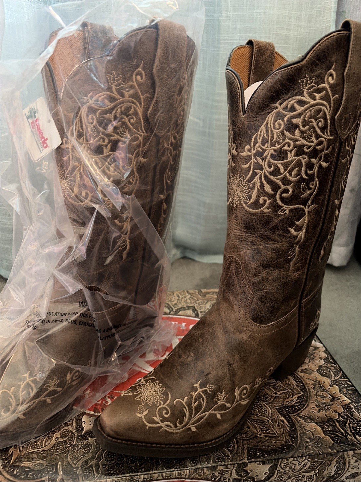 Laredo Leather Embroidered Floral Western Cowgirl Boot Taupe/Bone Size 10 Wide