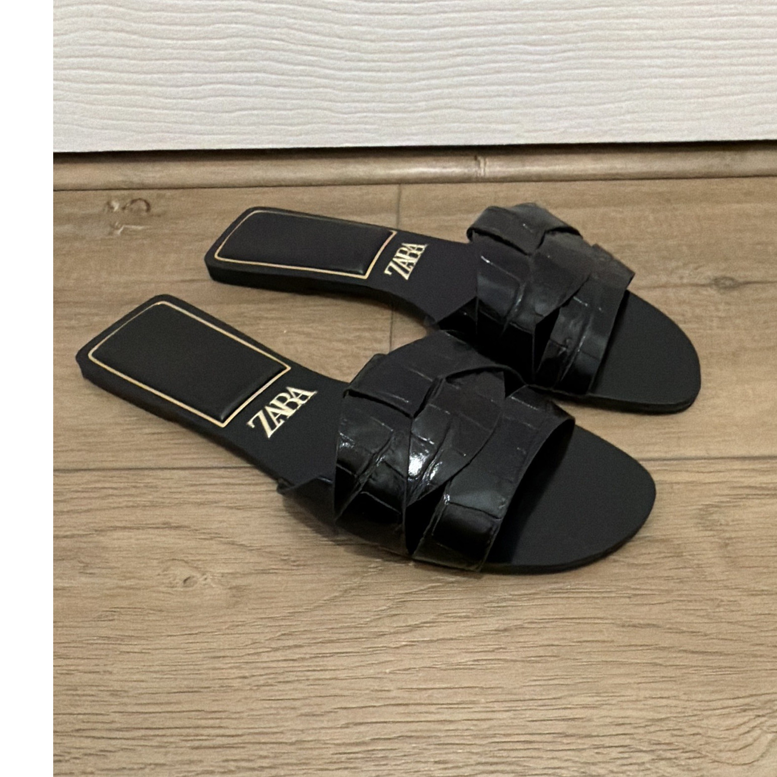 ZARA Black Crocodile Pattern Slide Sandals Women’s US 7.5/ EU 38 Black