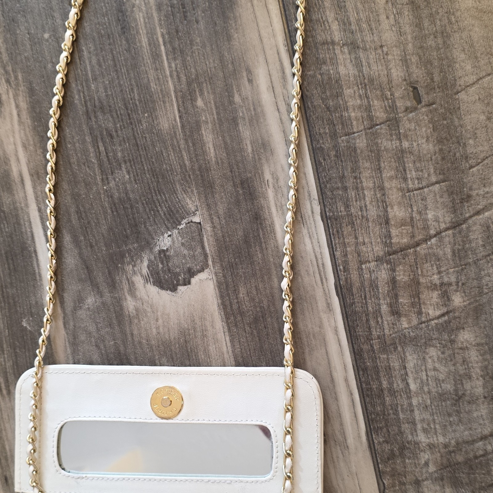 Whiting & Davis White Mesh Shoulder Bag Gold Chain Strap Magnetic Closure