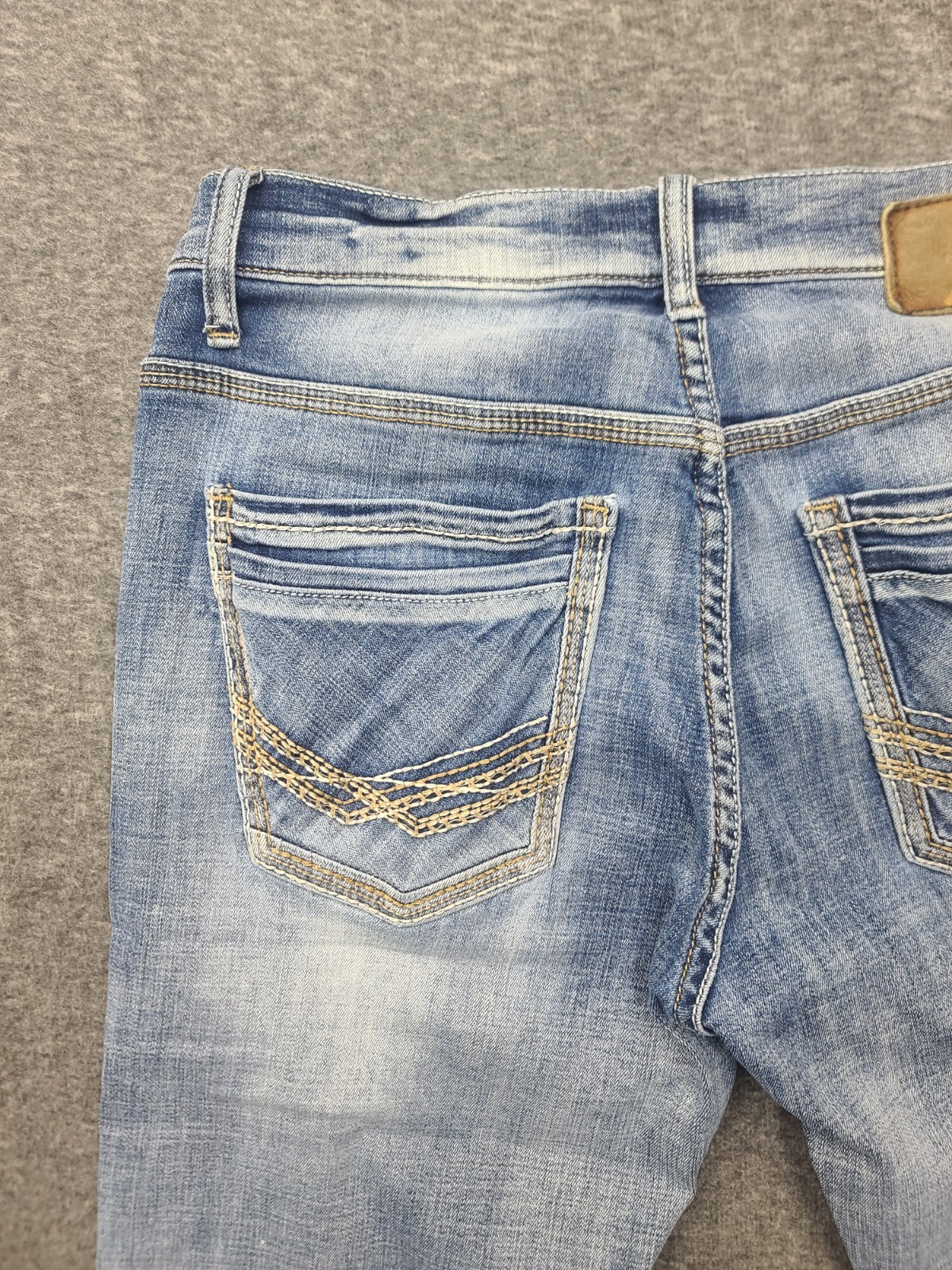 BKE Jake Men 32×32 Straight Leg Jeans Light Wash Stretch Blue Denim Distressed