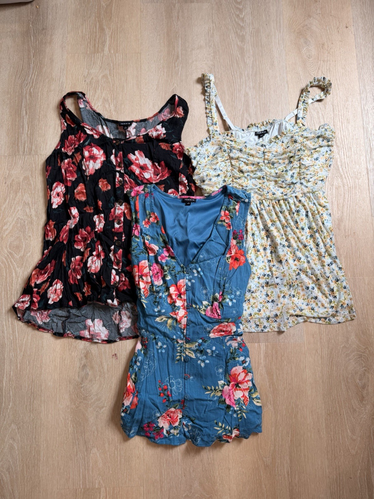 HUGE TORRID LOT! Size 1XL 23 Different Shirts & Patterns Rarely Worn