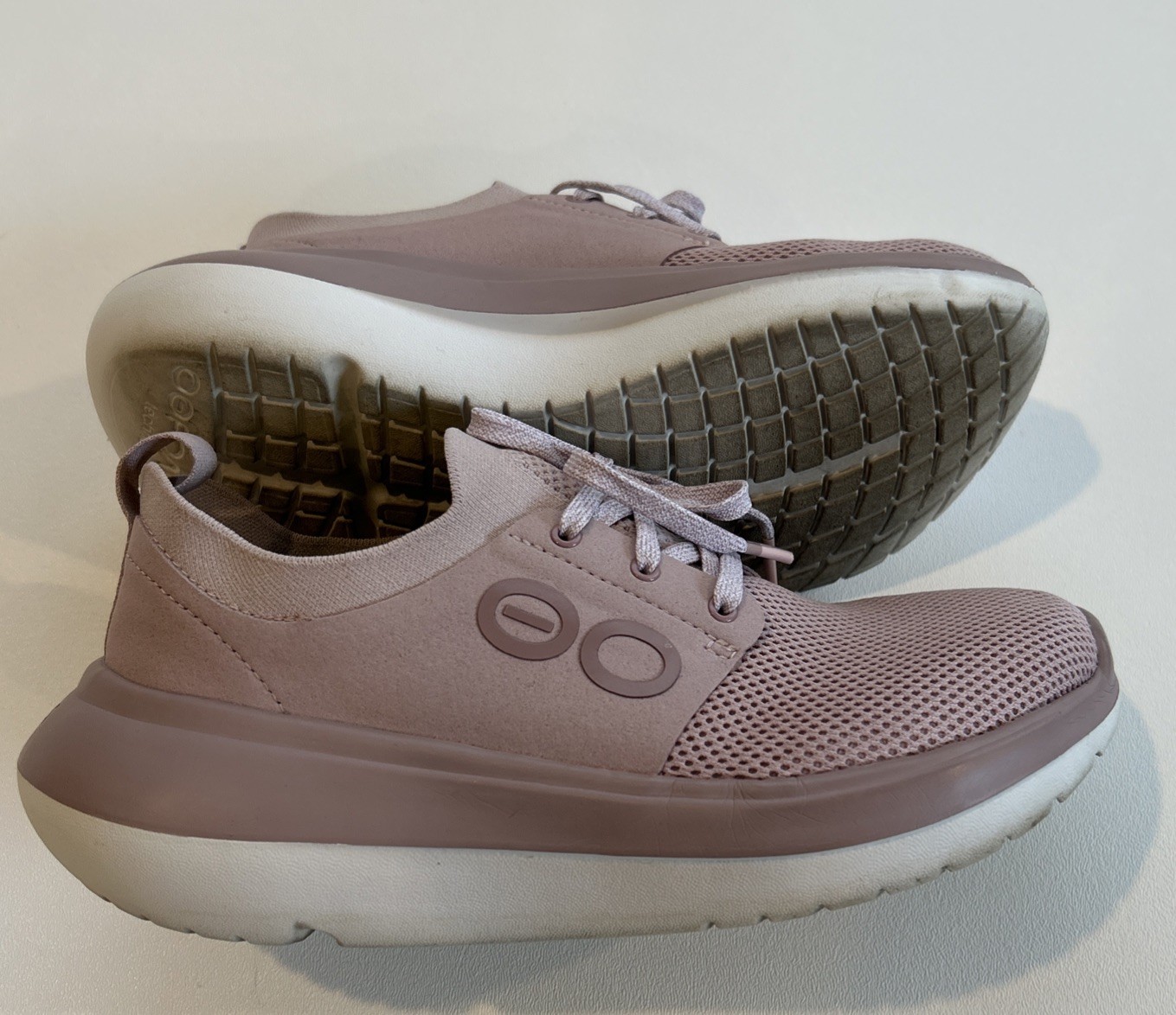Oofos Women’s 7 Oomy Stride Athletic Recovery Shoes Tie Sneakers Stardust Pink