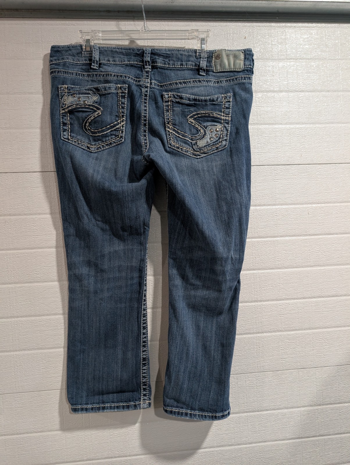 Silver Jeans Co Suki Mid Capri Jeans W34 Studded Distressed Pocket Stretch Blue