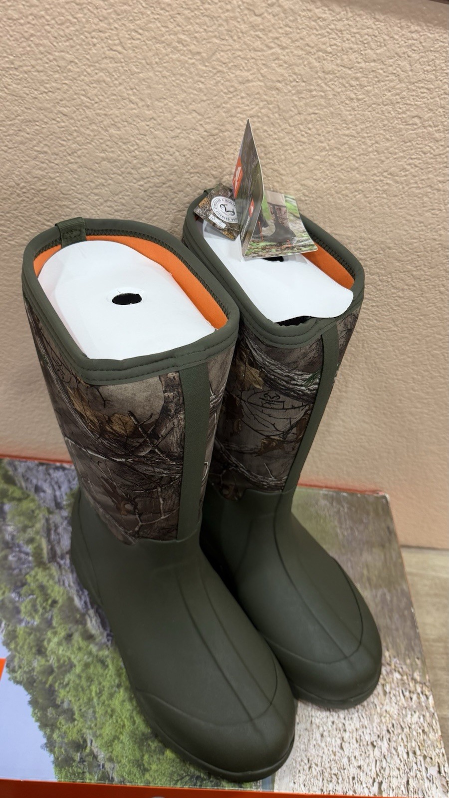 Size 13 Men’s Ozark Trail Waterproof Hunting Rubber Boots Realtree Camo Green