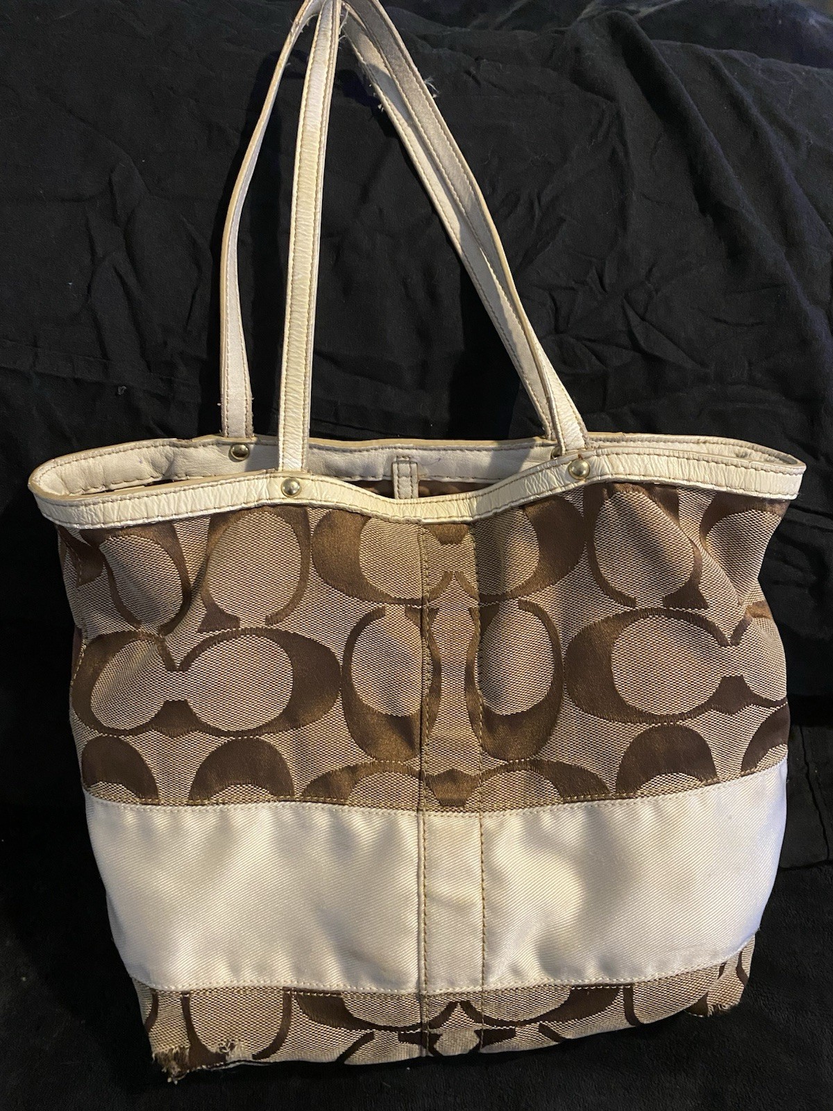 Coach Signature Tote Beige Brown White Zip Top Lined Pockets Gold Hardware