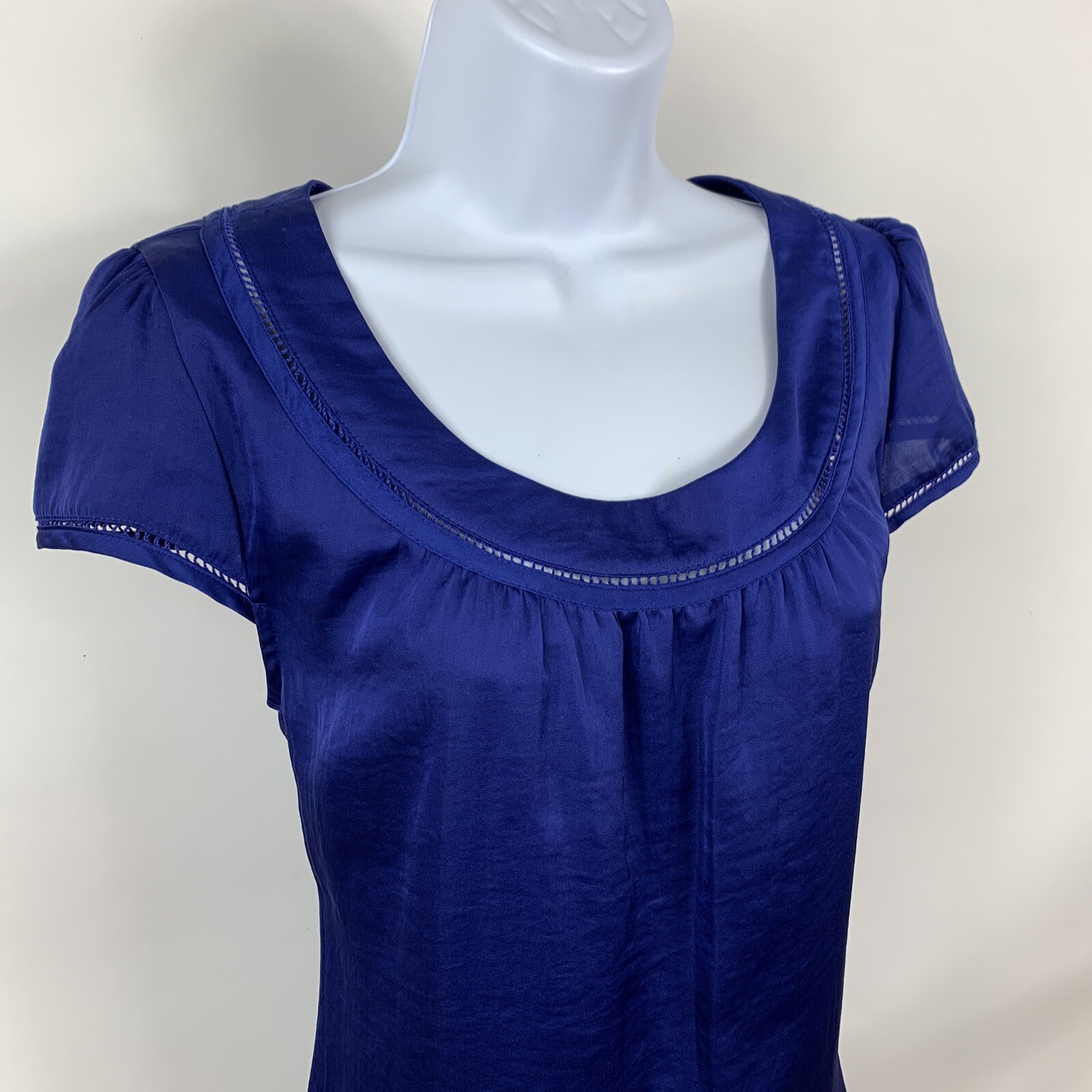 H & M Modern Classic Mini Dress Women’s Size 8 Short Sleeve Blue Lightweight