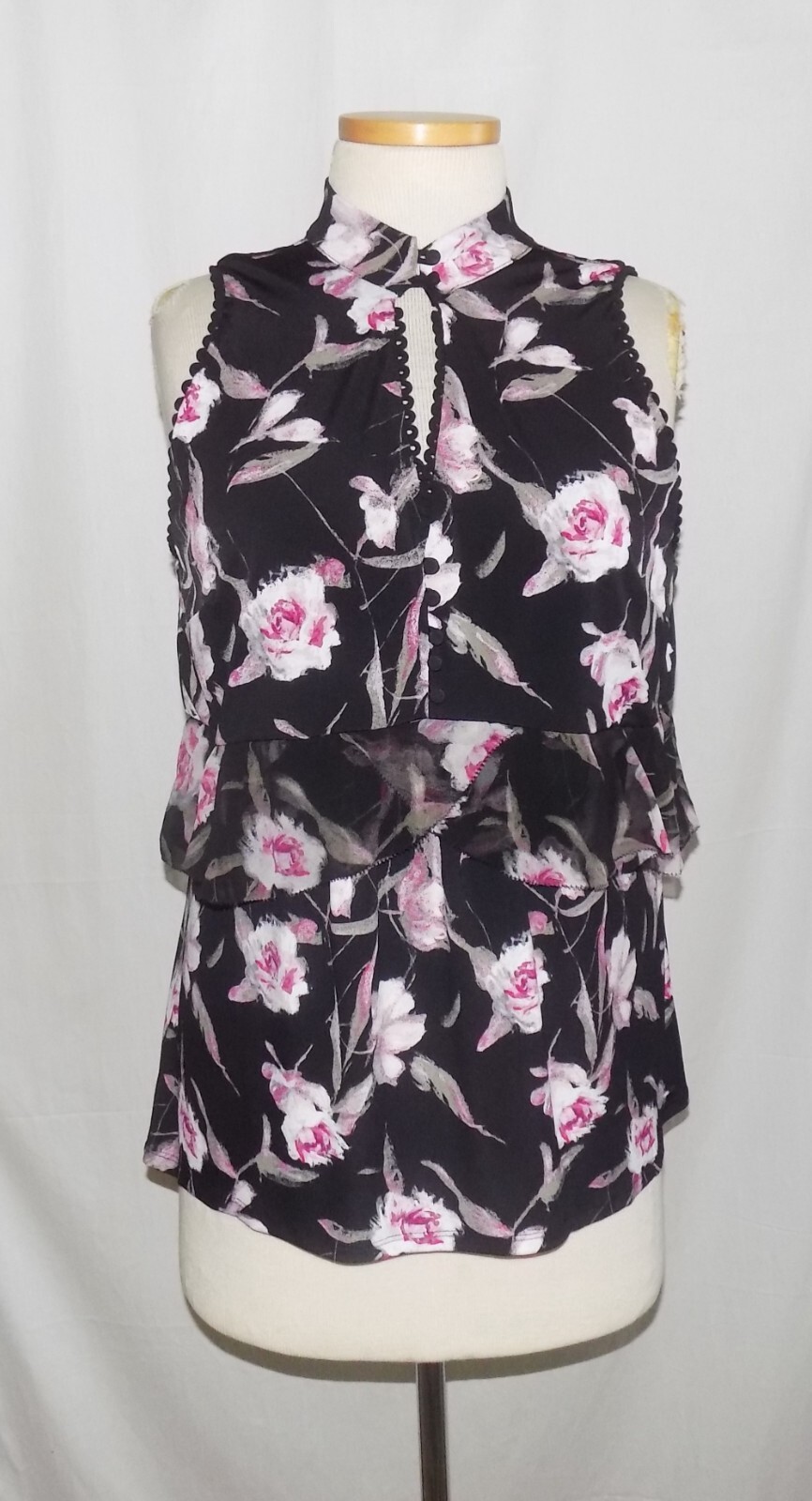 White House Black Market Floral Split-Neck Ruffle Accent Sleeveless Top L NWT