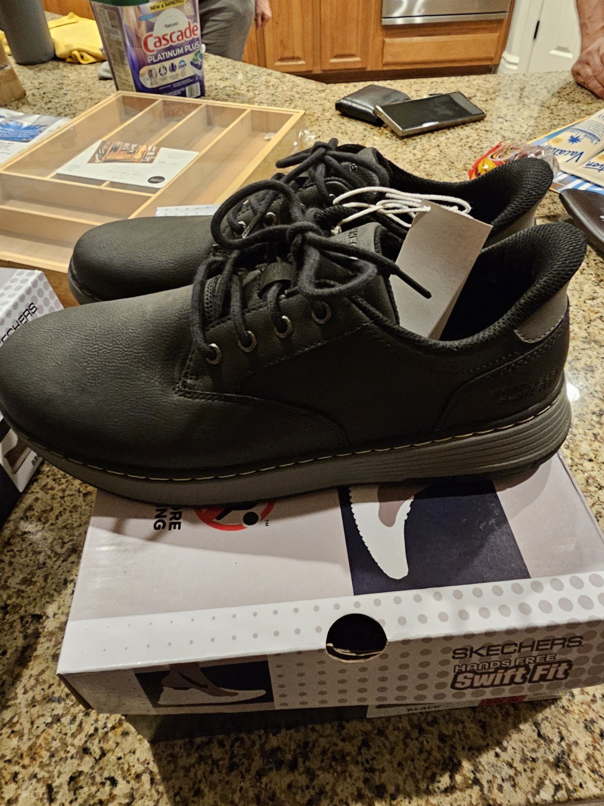 NEW!! Skechers Men’s Hands Free Swift-Fit Casual Shoes Black SZ 8.5