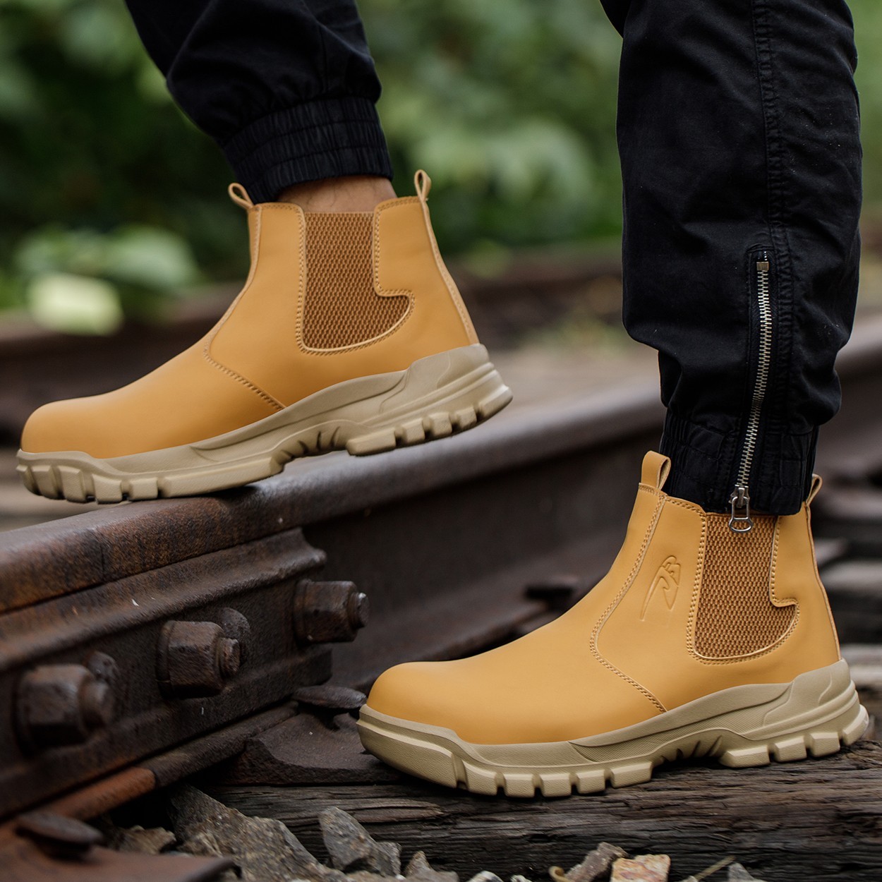 Leather Safety Shoes Slip On Work Boots Steel Toe Shoes Water Resistant Comfort