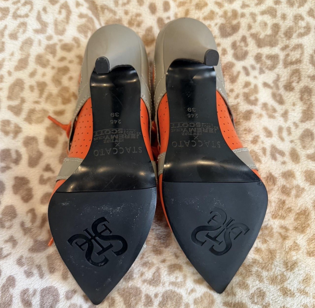 Jeremy Scott Staccato Gray And Orange Size 8.5 US