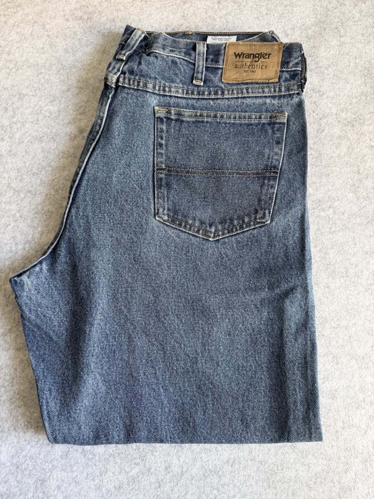 Men’s Wrangler Authentics Regular Fit Blue Denim Jeans Size W38 L29