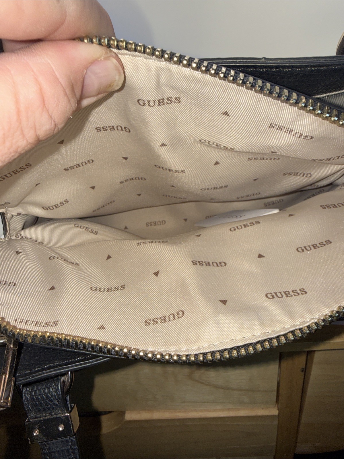 Guess Black Embossed Satchel Bag Real Nice Brand New Condition Pt3