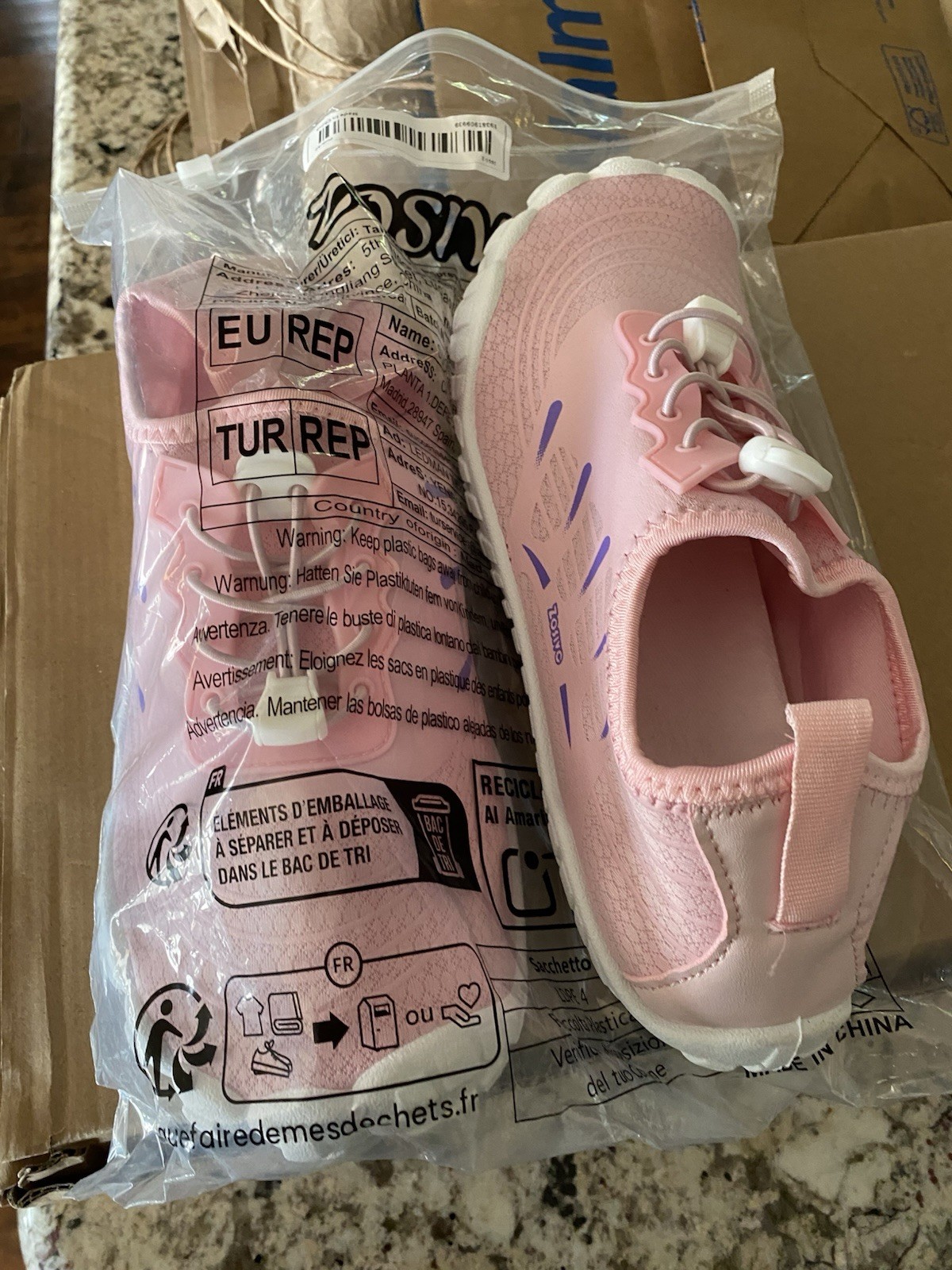 Pink/White Unisex Adults Size 8 low Top Synthetic