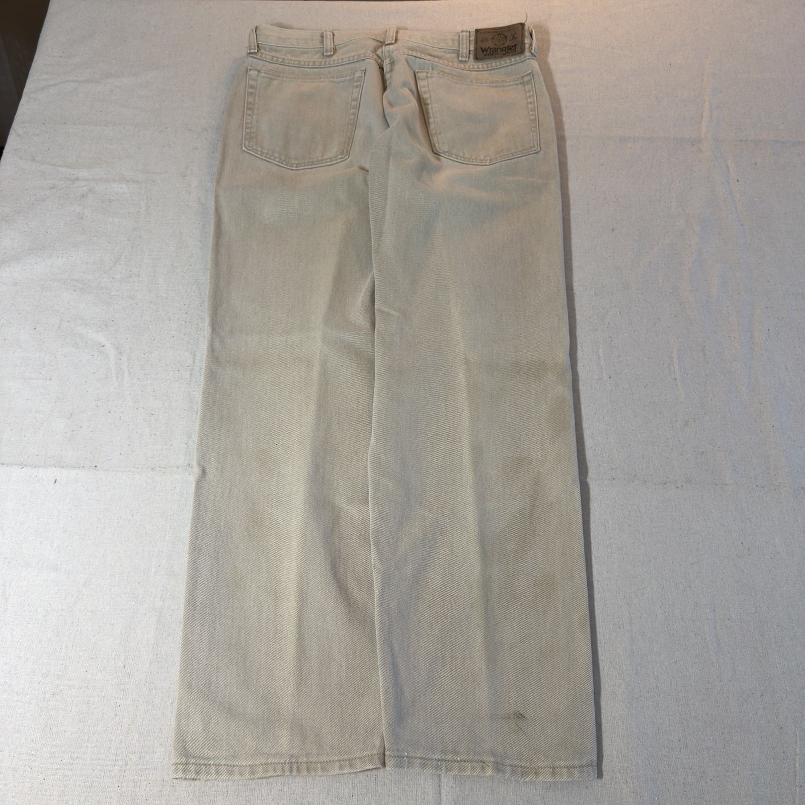 Wrangler Authentic Jeans Men’s Regular Fit Straight Leg Beige Denim Light Wash