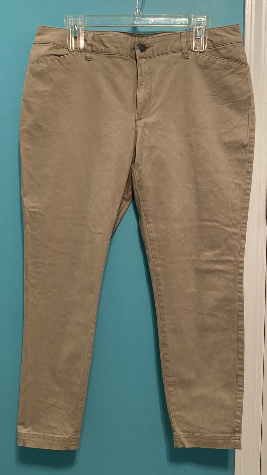 Magellan Outdoors Khaki Pants Women’s Size 12 Flat Front 97% Cotton/3% Spandex