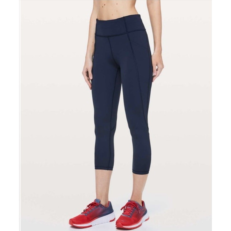 Lululemon Time To Sweat Crop *23 in True Navy Size 8