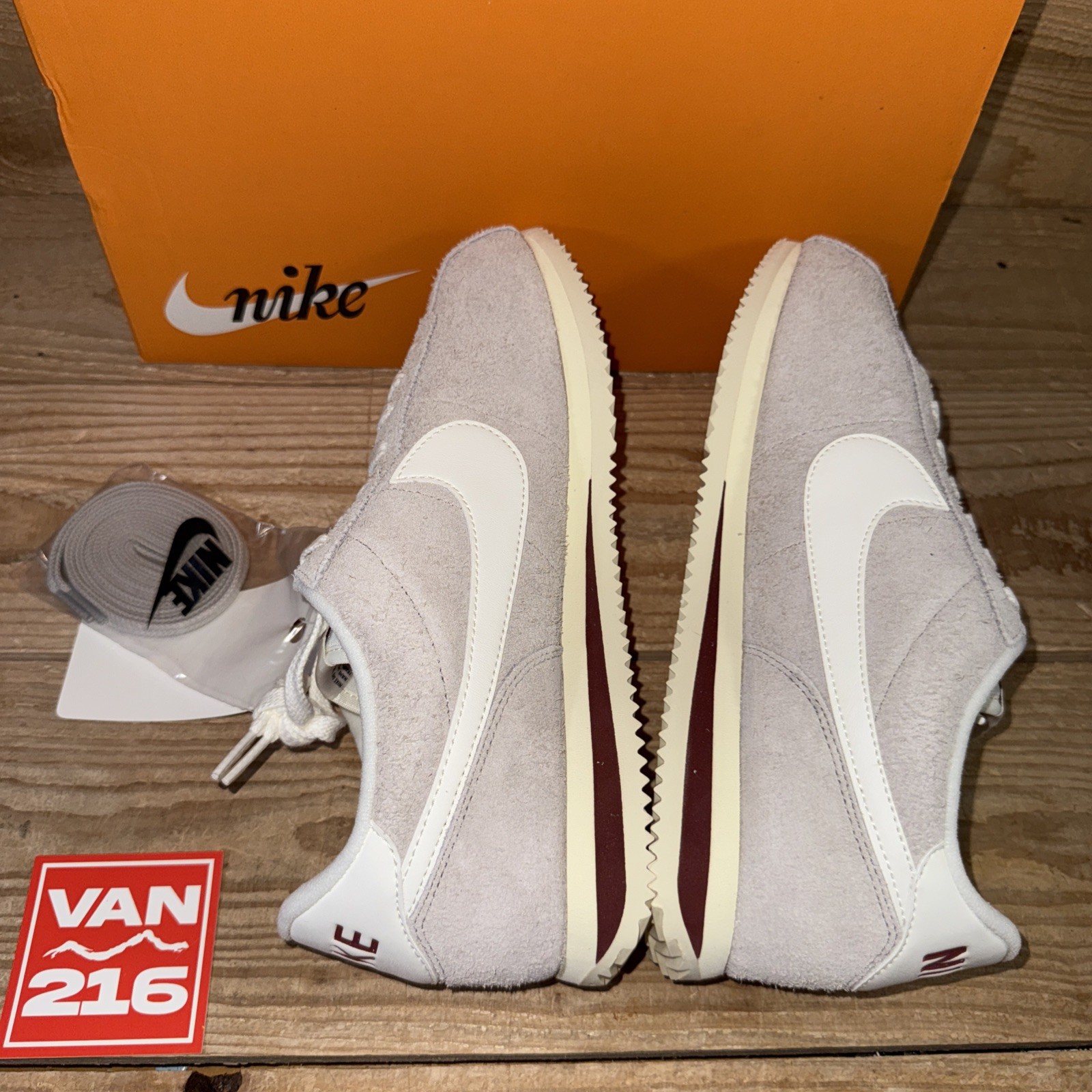 NEW Sz 9-11.5 Nike Cortez SE College Grey Team Red Athletic Shoes: HF3142-001