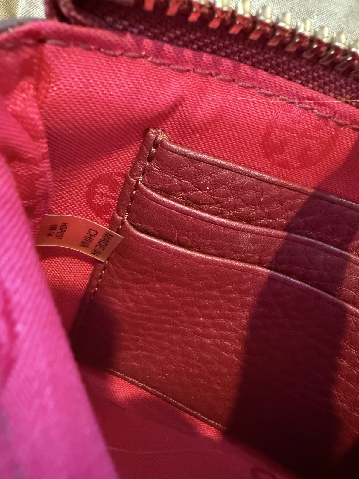 Tory Burch Robinson Pebbled Leather Zip Wristlet In Magenta.