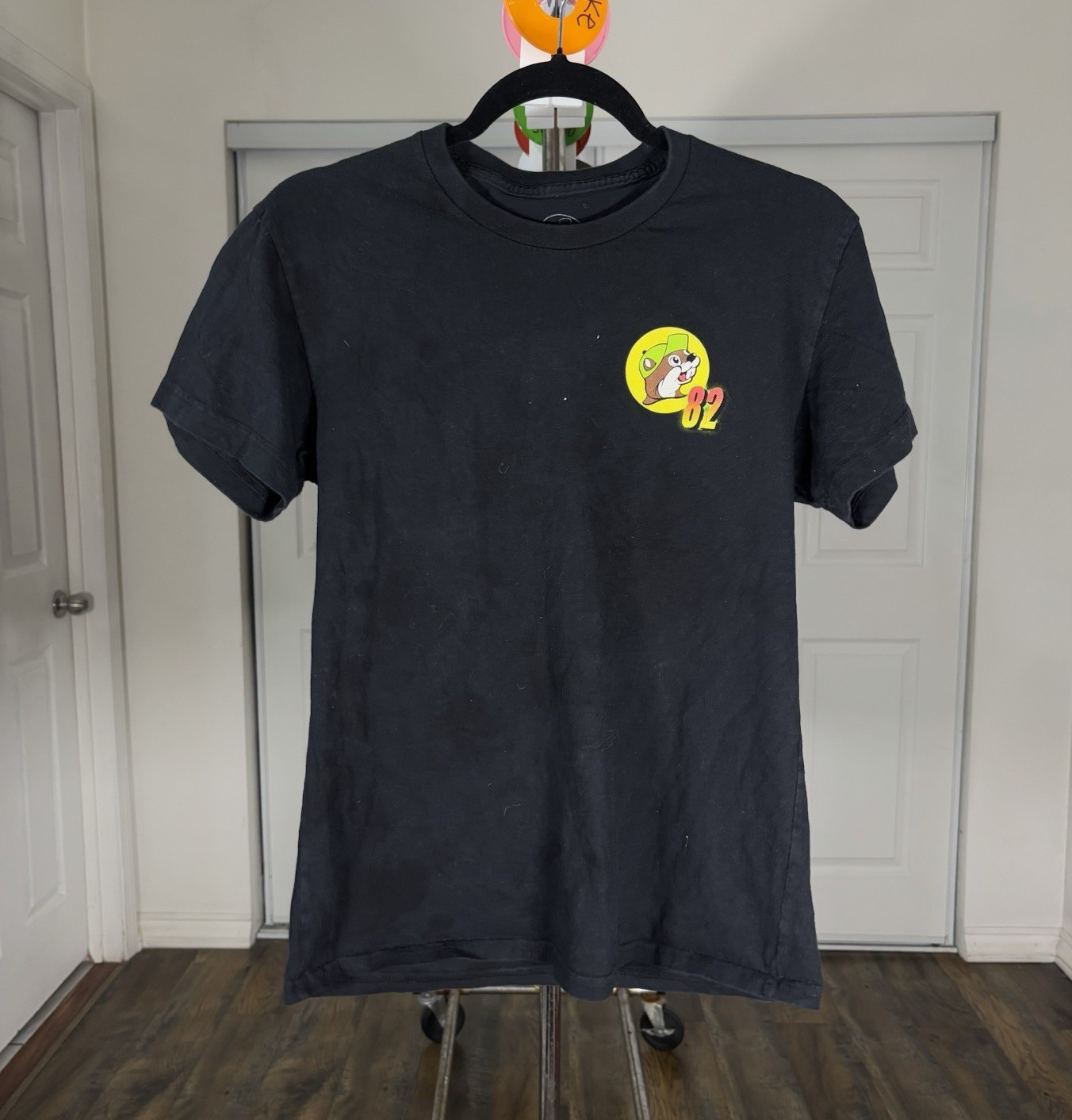 Buc-ee’s 82 Graphic Logo Men’s Black Short Sleeve Crew Neck T-Shirt Size S