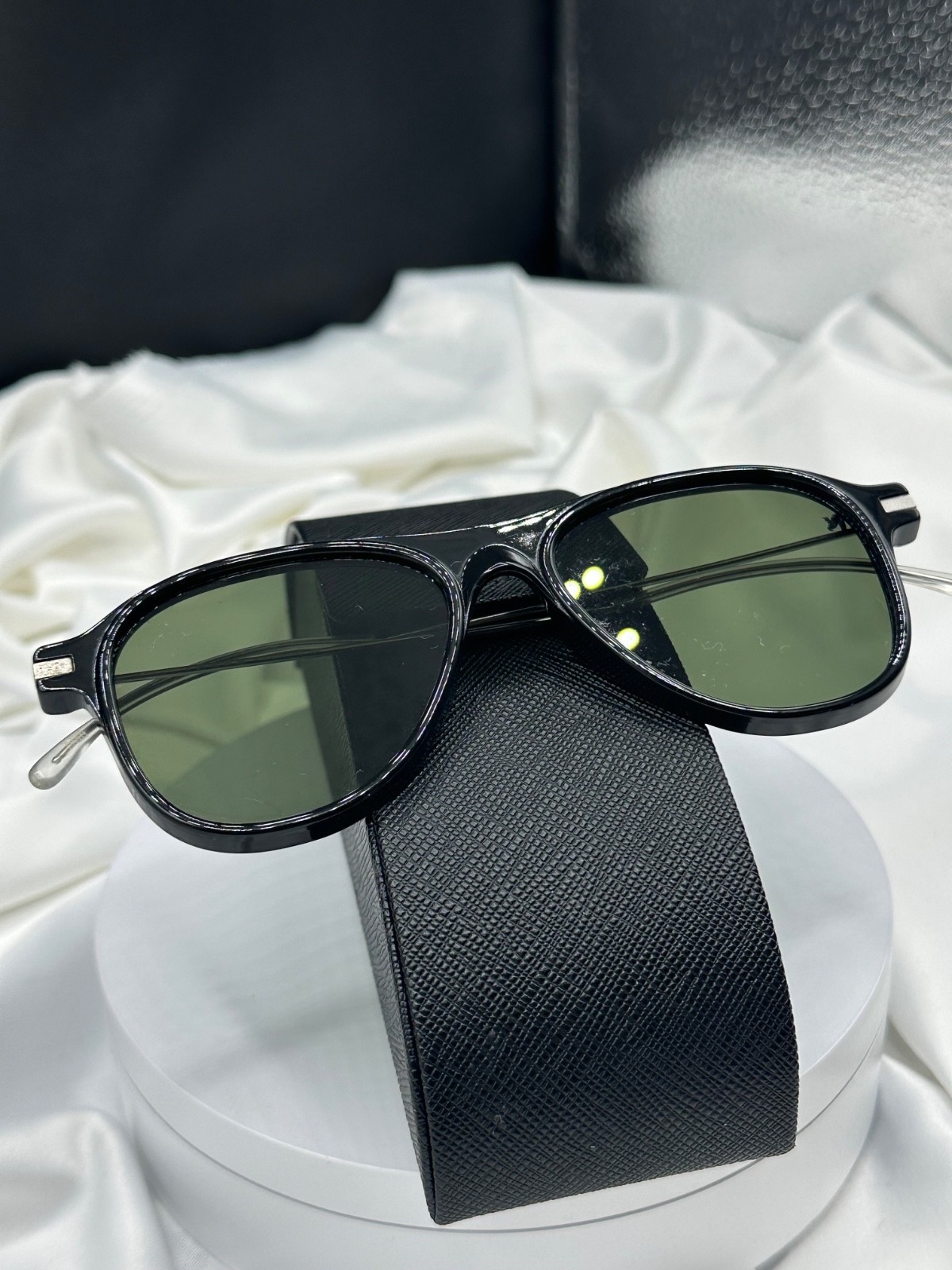 PRADA Unisex Sunglasses w/ case. Lightweight.See pics.