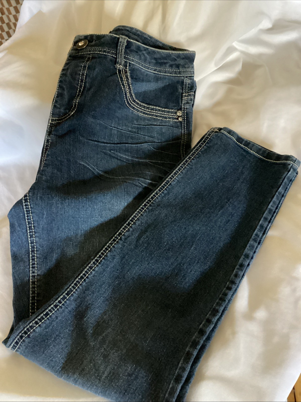 Beau Dawson Women’s Jeans Size 8 . Excellent Condition. Pre Owned. Inseam 26 32w