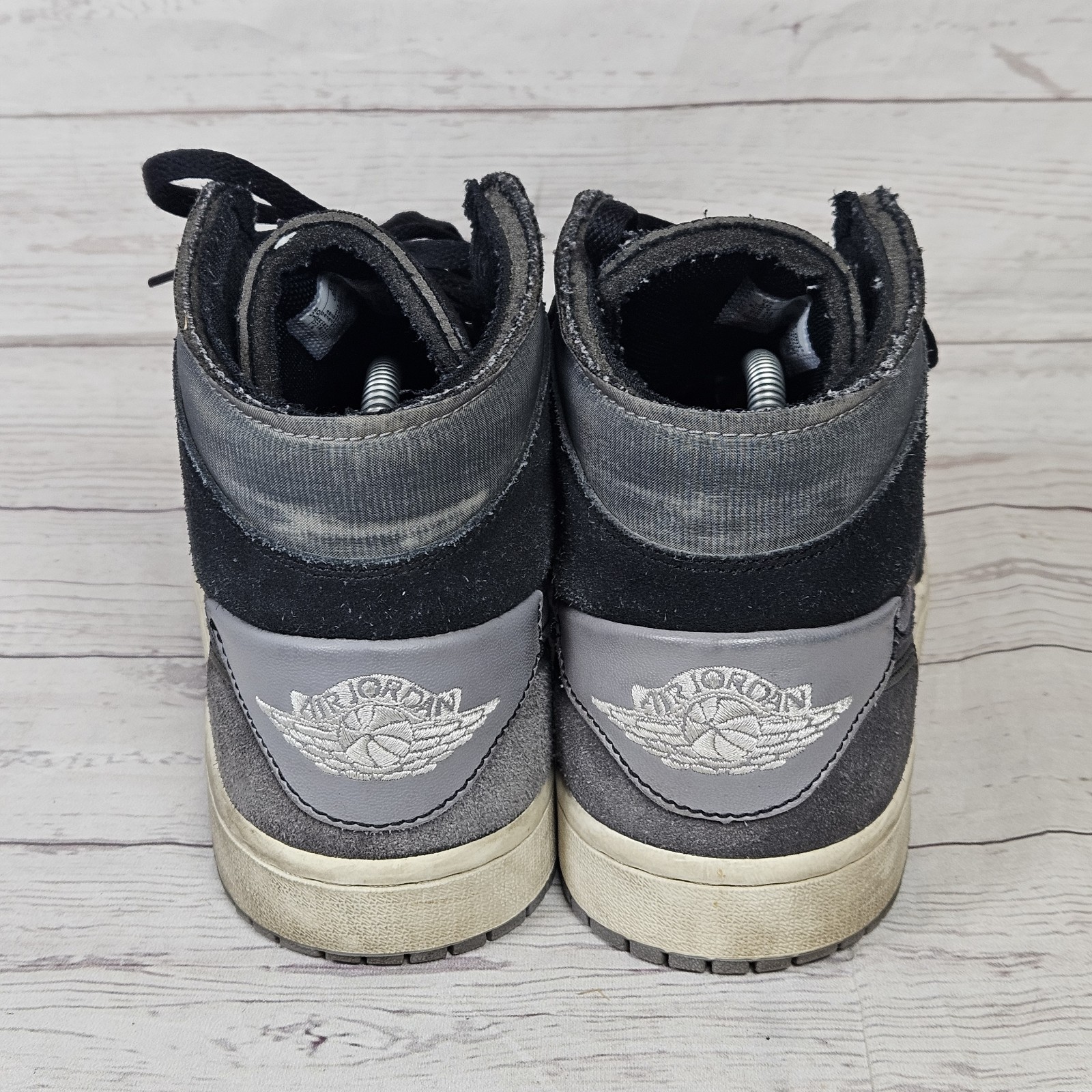 Men’s Nike Jordan 1 SE Mid Craft Inside Out Size 10 DM9652-001 Gray / Black