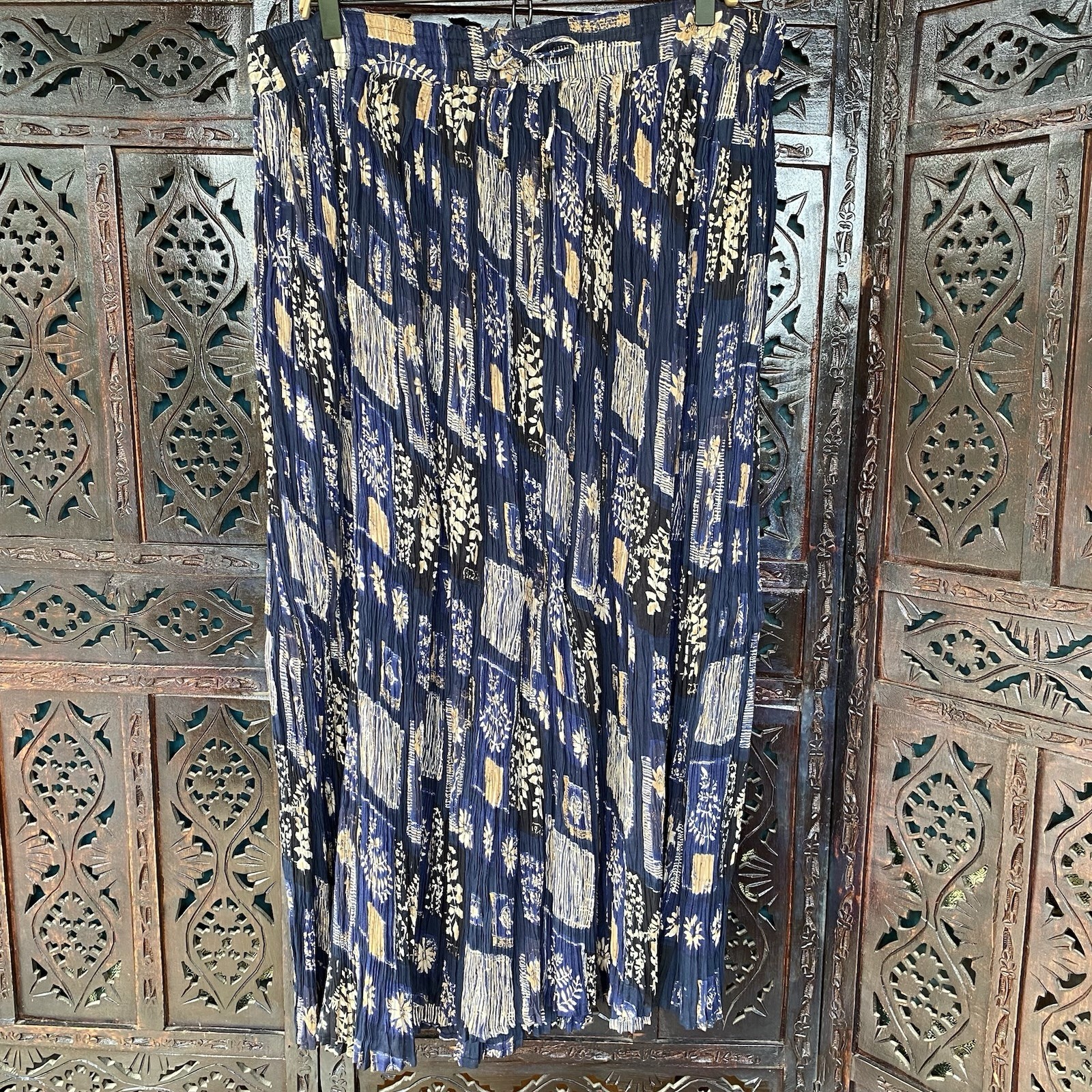 VTG 100 Cotton Crinkle Midi Skirt Womens L Broomstick Bell Tassel Boho Navy Leaf