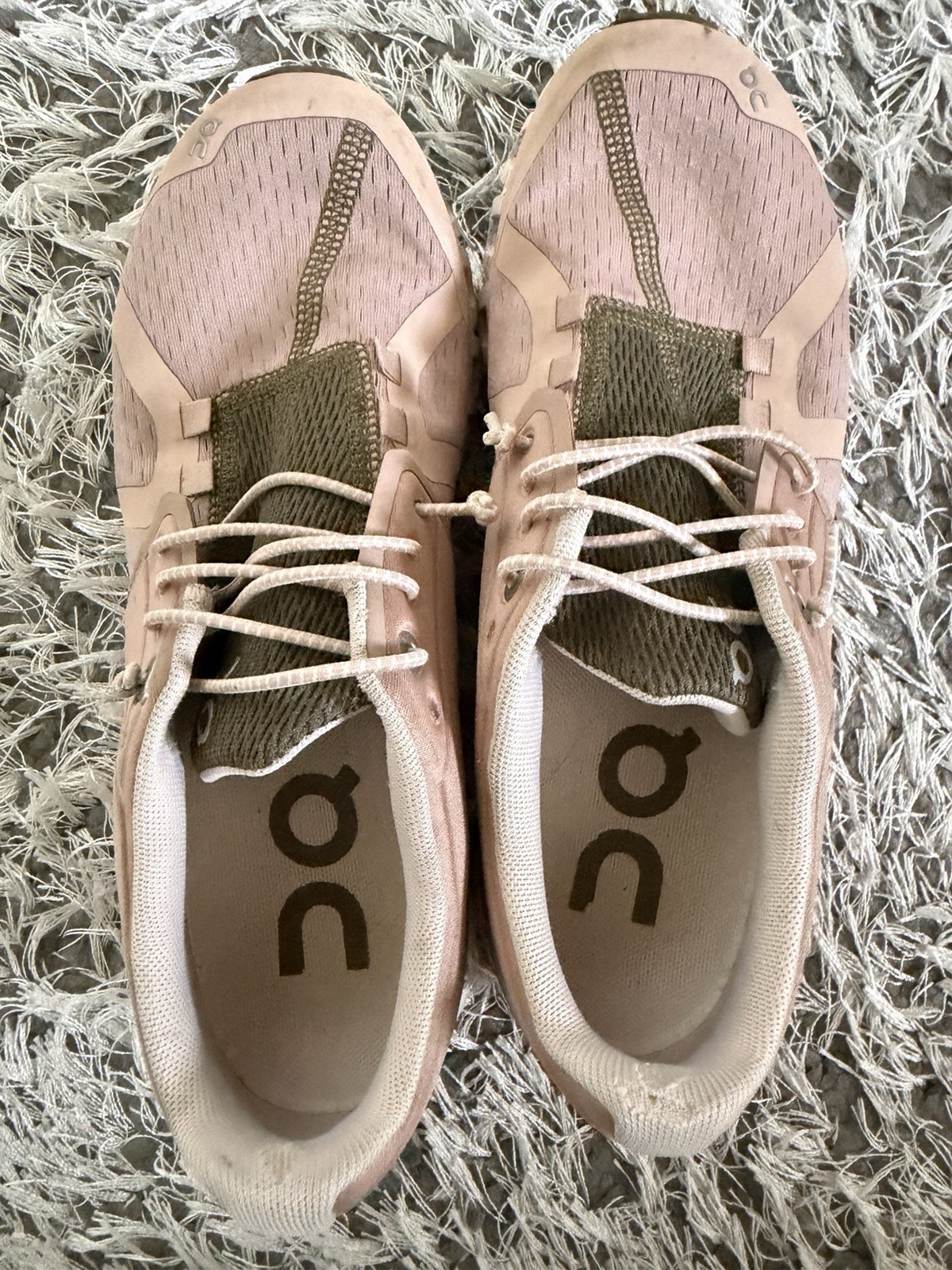 Women On Cloud Sneakers Size 7.5
