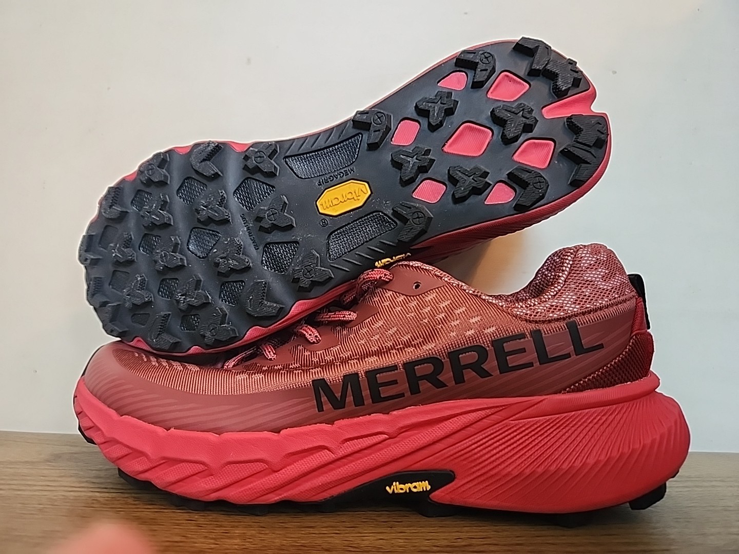 Merrell Agility Peak 5 men’s Size 9 Hiking Shoe New Red