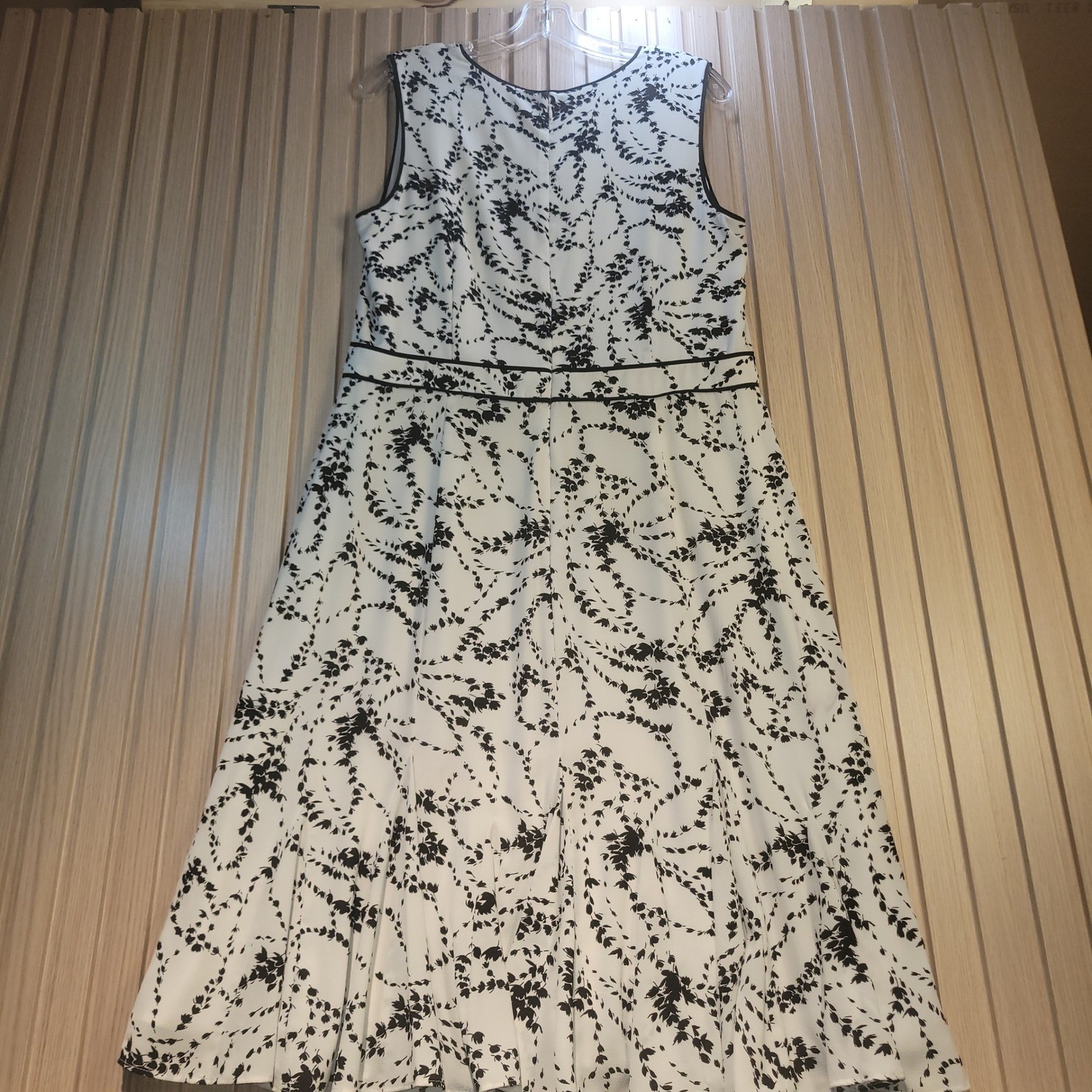 Talbots Womens 12 Ivory Black Floral Vine Sleeveless Fit Flare Pleated Dress