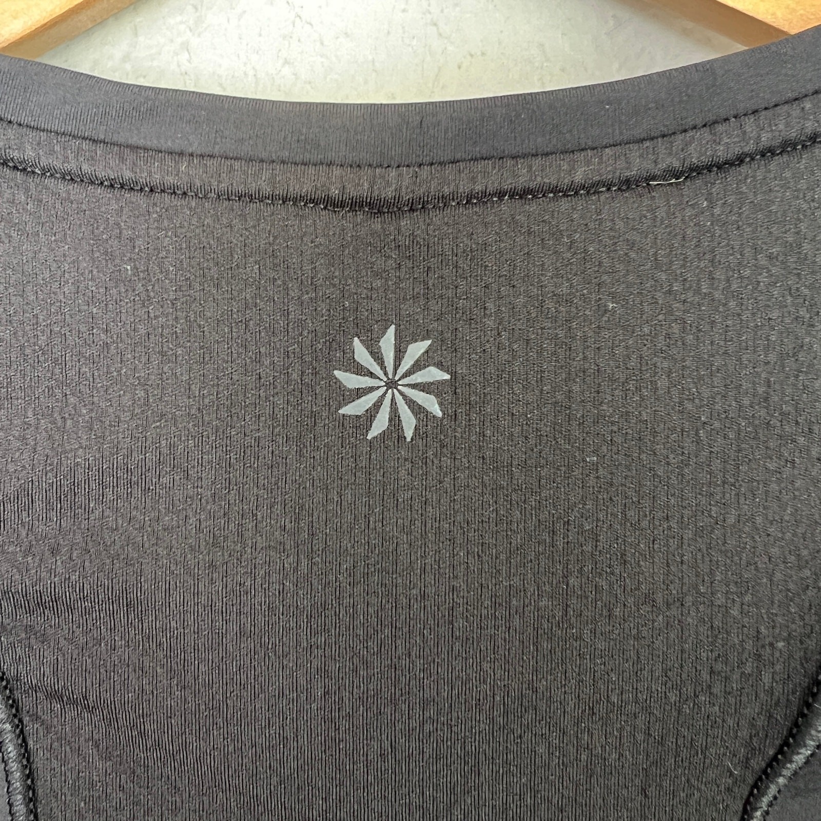 Athleta Black Eclipse Long Sleeve Shirt Top Thumbholes Women’s Sz XS Active Gym