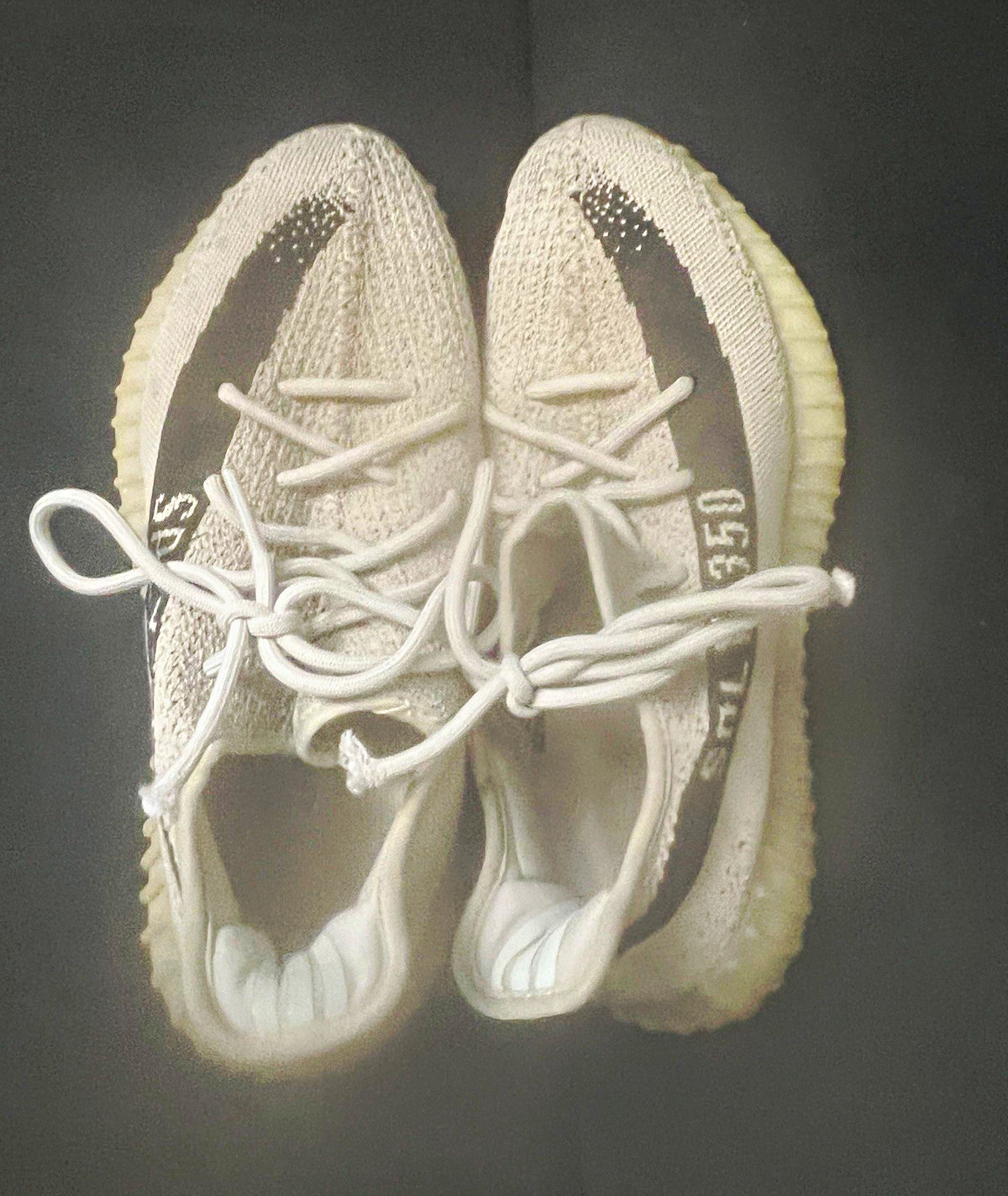 adidas Yeezy Boost 350 V2 Low Top Lace-Up Sneakers Gray/White Men’s