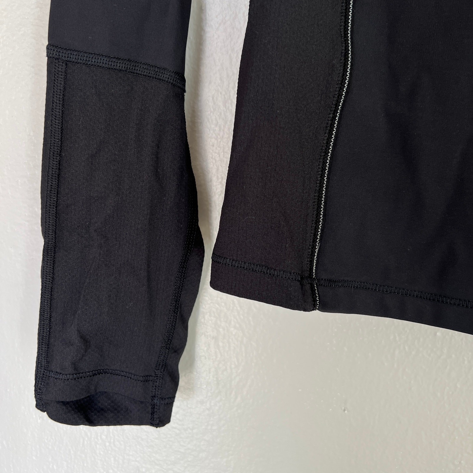 Athleta Black Eclipse Long Sleeve Shirt Top Thumbholes Women’s Sz XS Active Gym