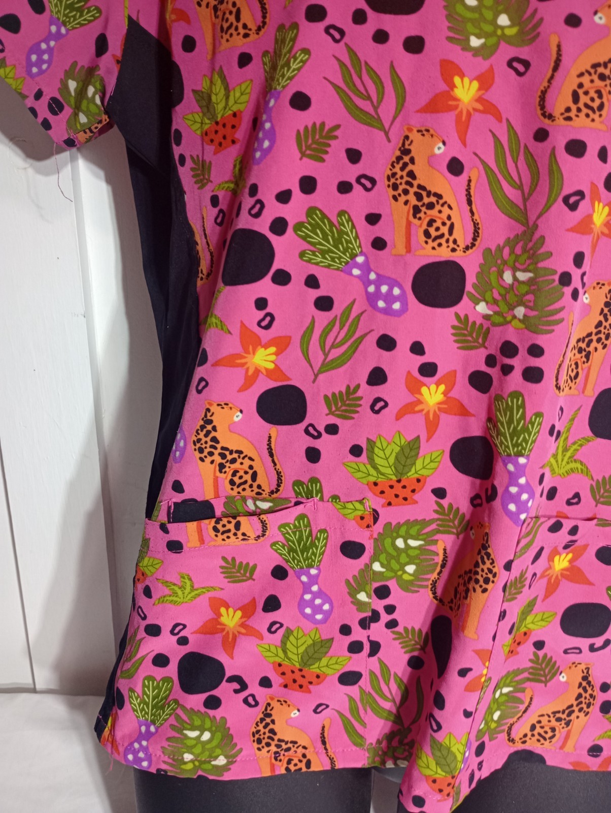 Divine Stretch by JOI Scrub Top Pink Jungle Print Poly Blend GB-5280-9 Sz MEDIUM