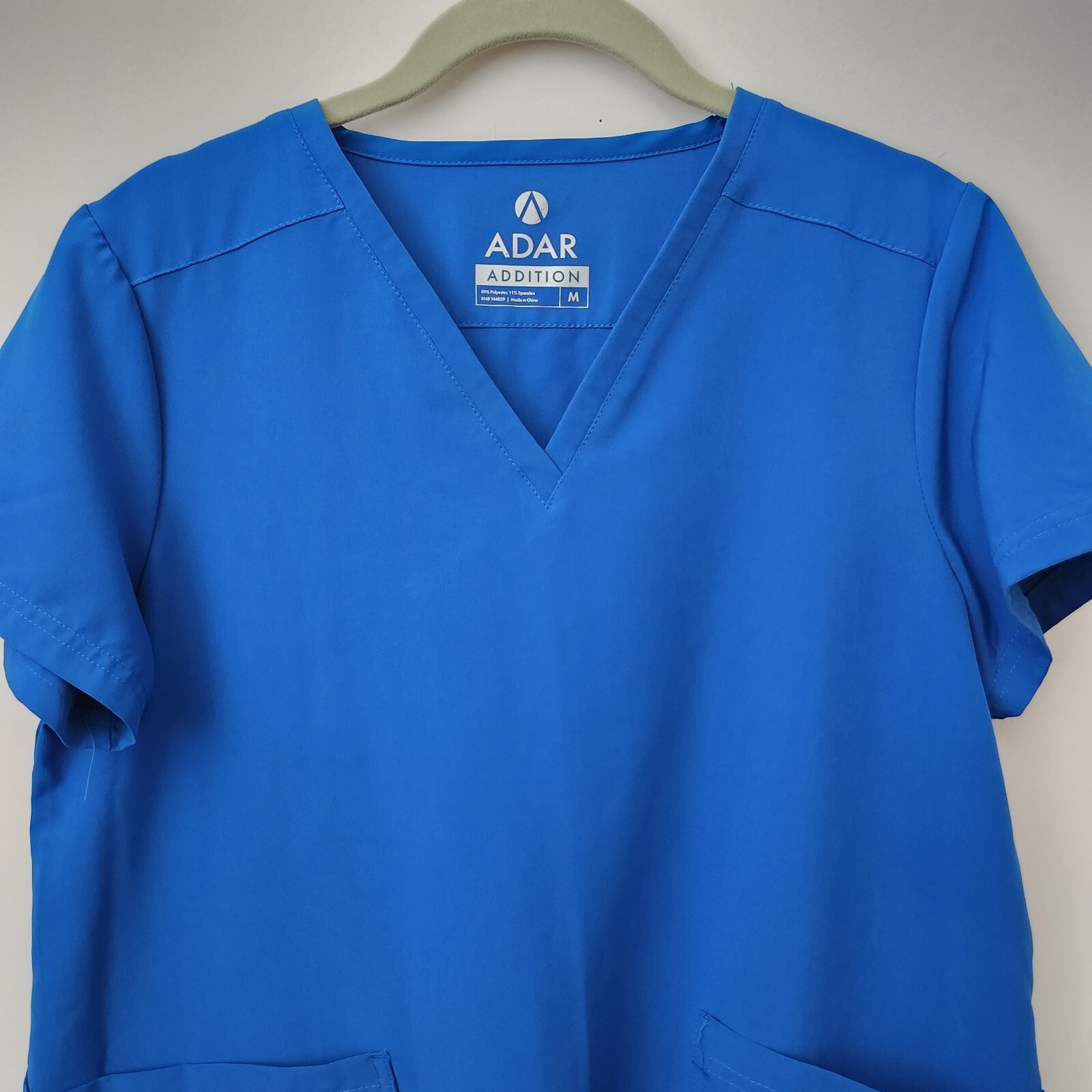 ADAR Addition Medical V-Neck 2 Front Pockets Blue Top M