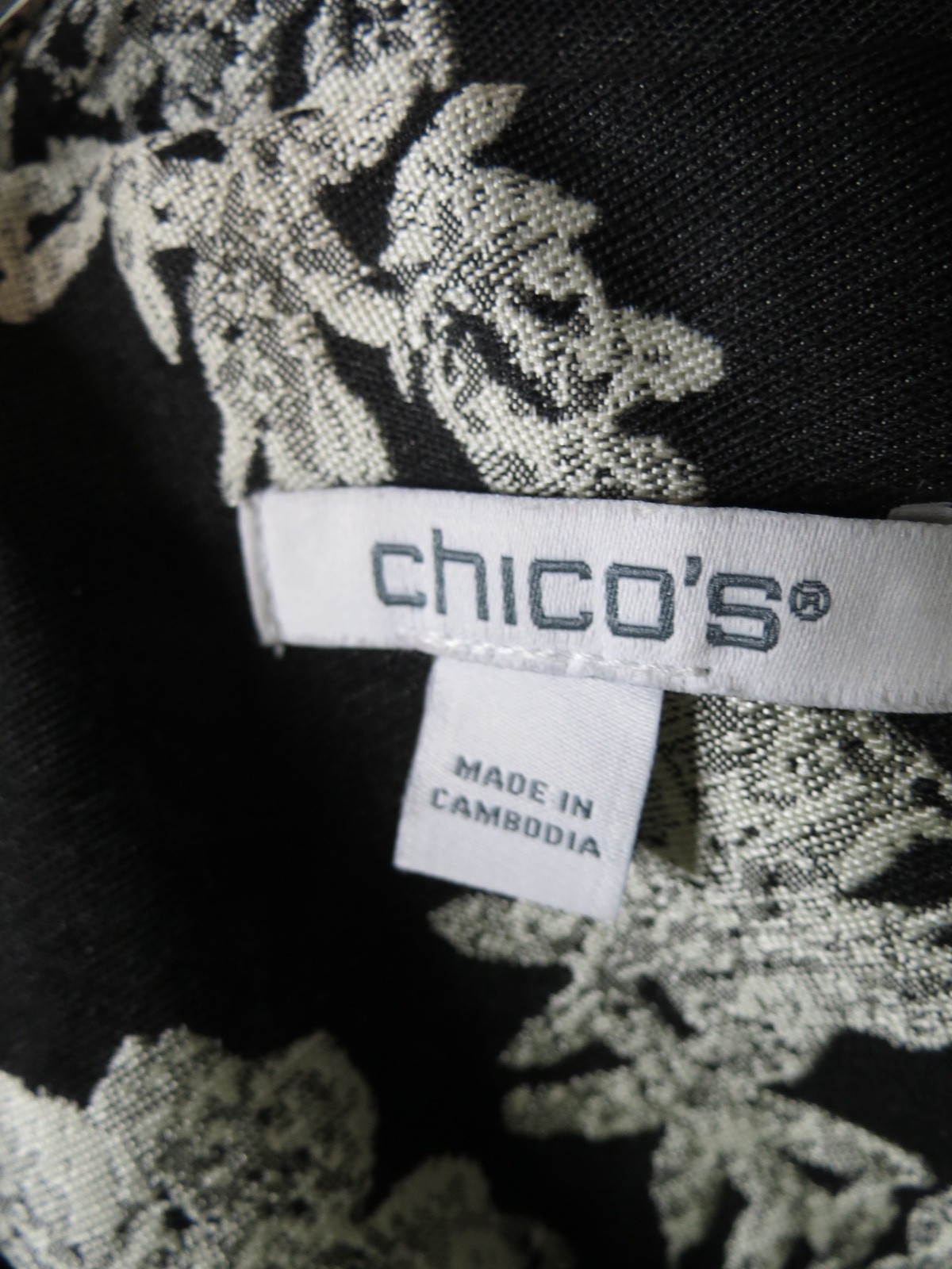 Chicos size 3.5 or 18 us Jacket Black & White nwot Lined Polyester nice