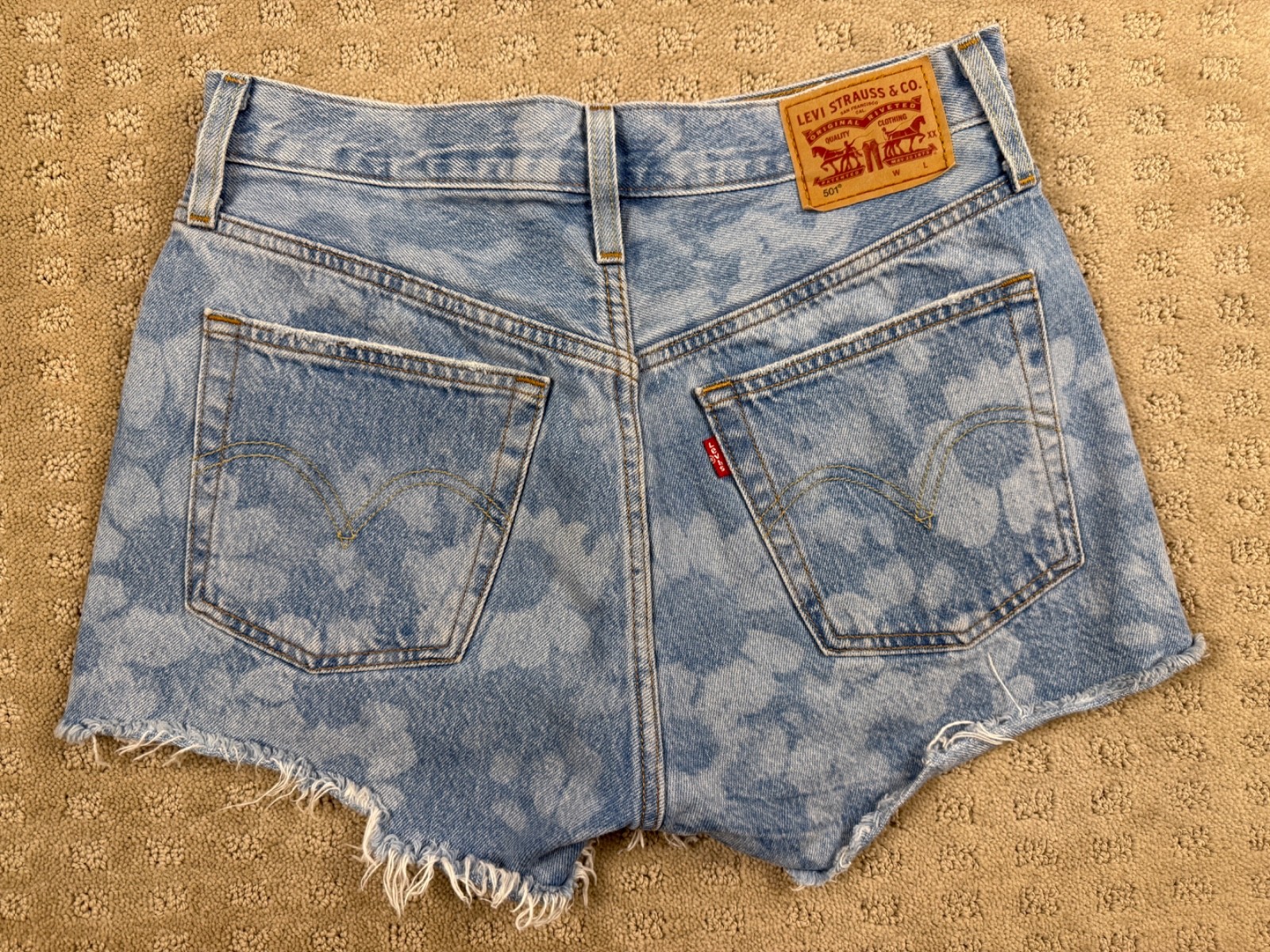 Womans Levis 501 Shorts Distressed Cutoff Athens Blossom Floral Wash Flowers W28