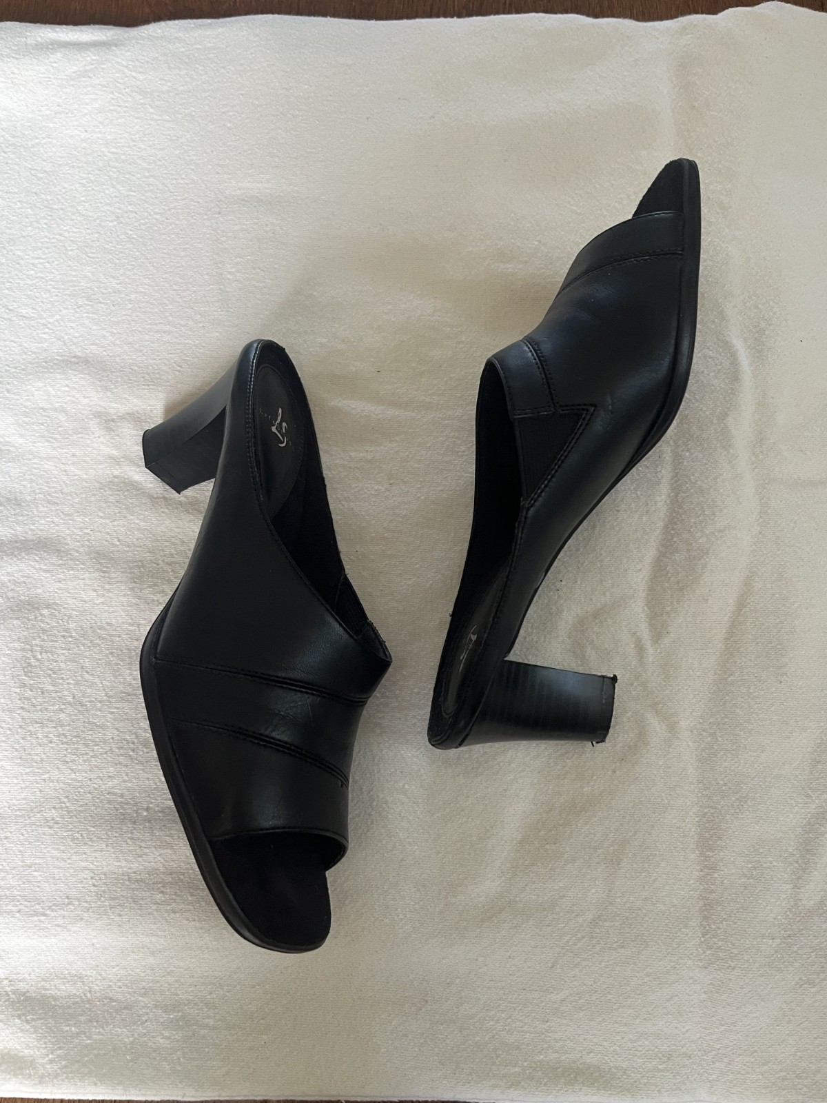Life Stride Women’s size 7M with 2.5 inch heels