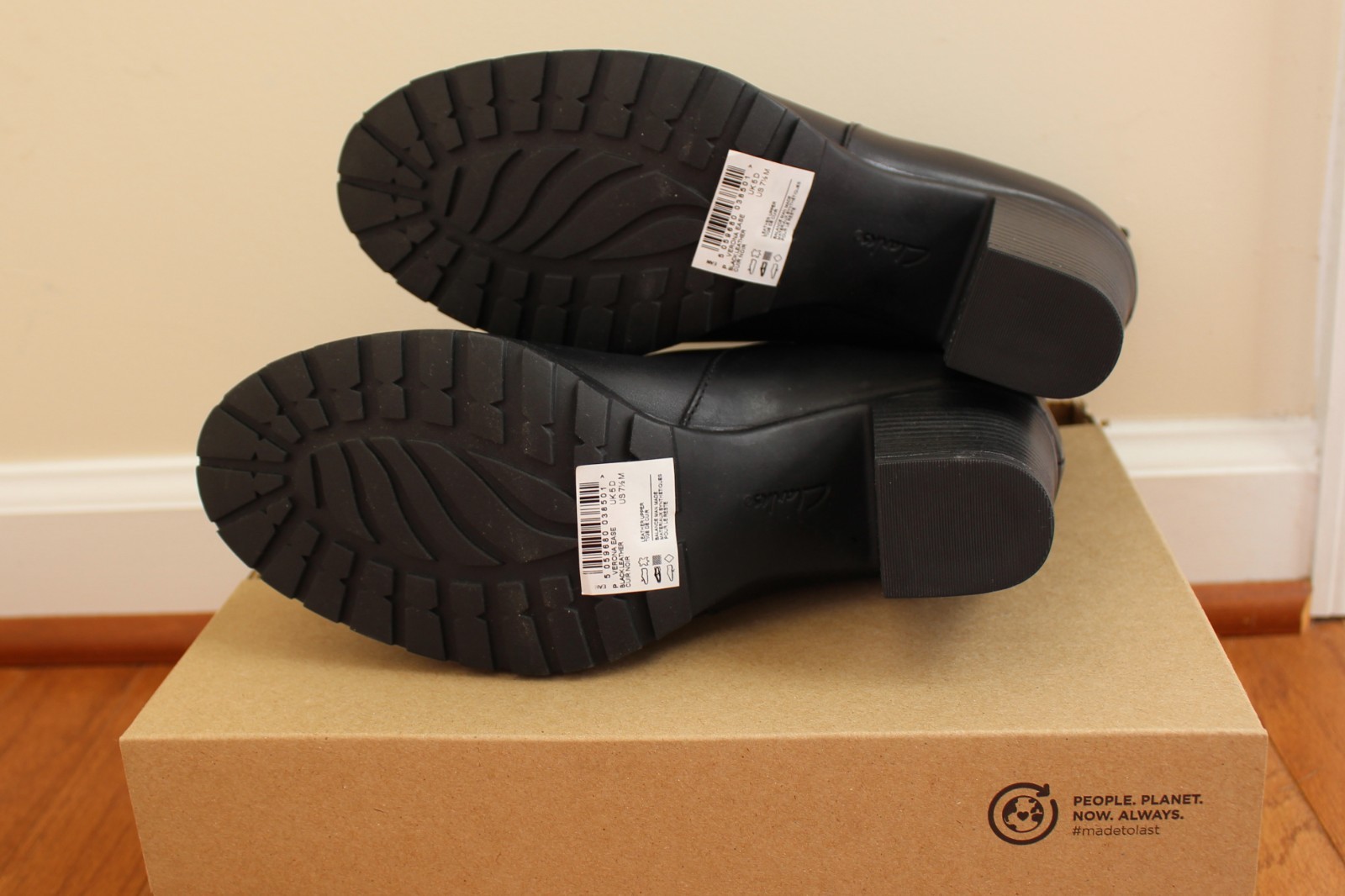 NEW IN BOX, Clarks Verona Ease Black Leather Bootie, Size 7.5M, Retail: $109.99