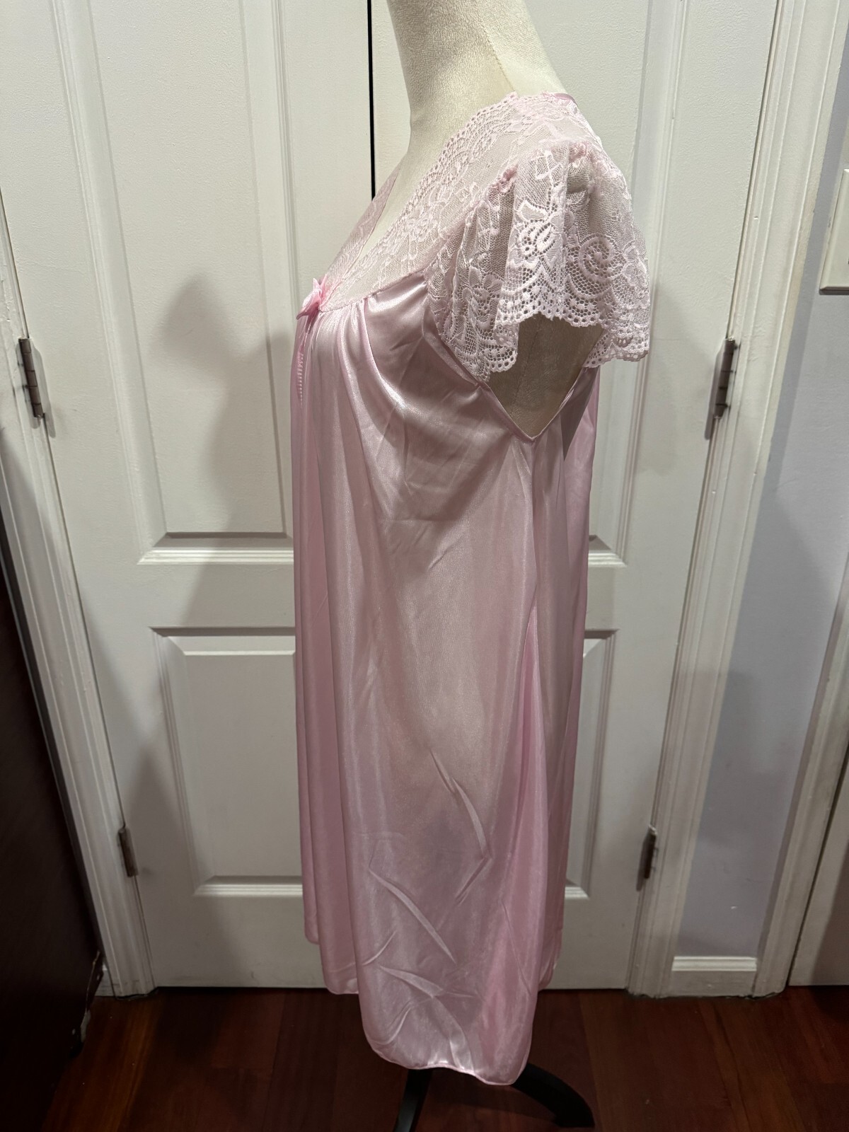 Women Light Pink Silky Short Sleeve VNeck Lace Nightgown w/bow L 38″Lx21″W