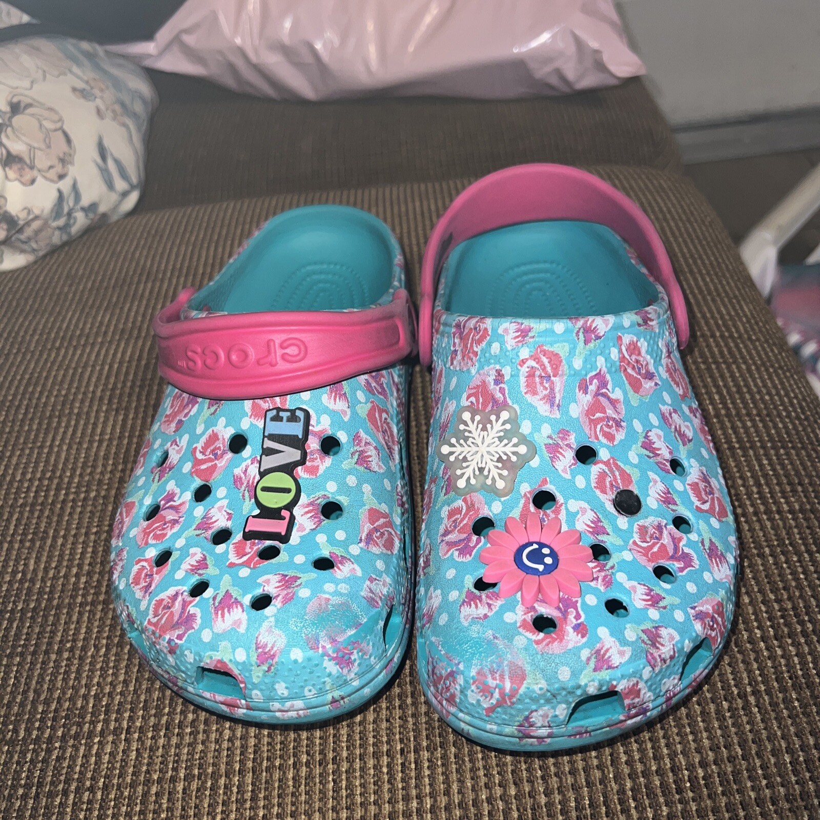 girl crocs size W 4 & M 2